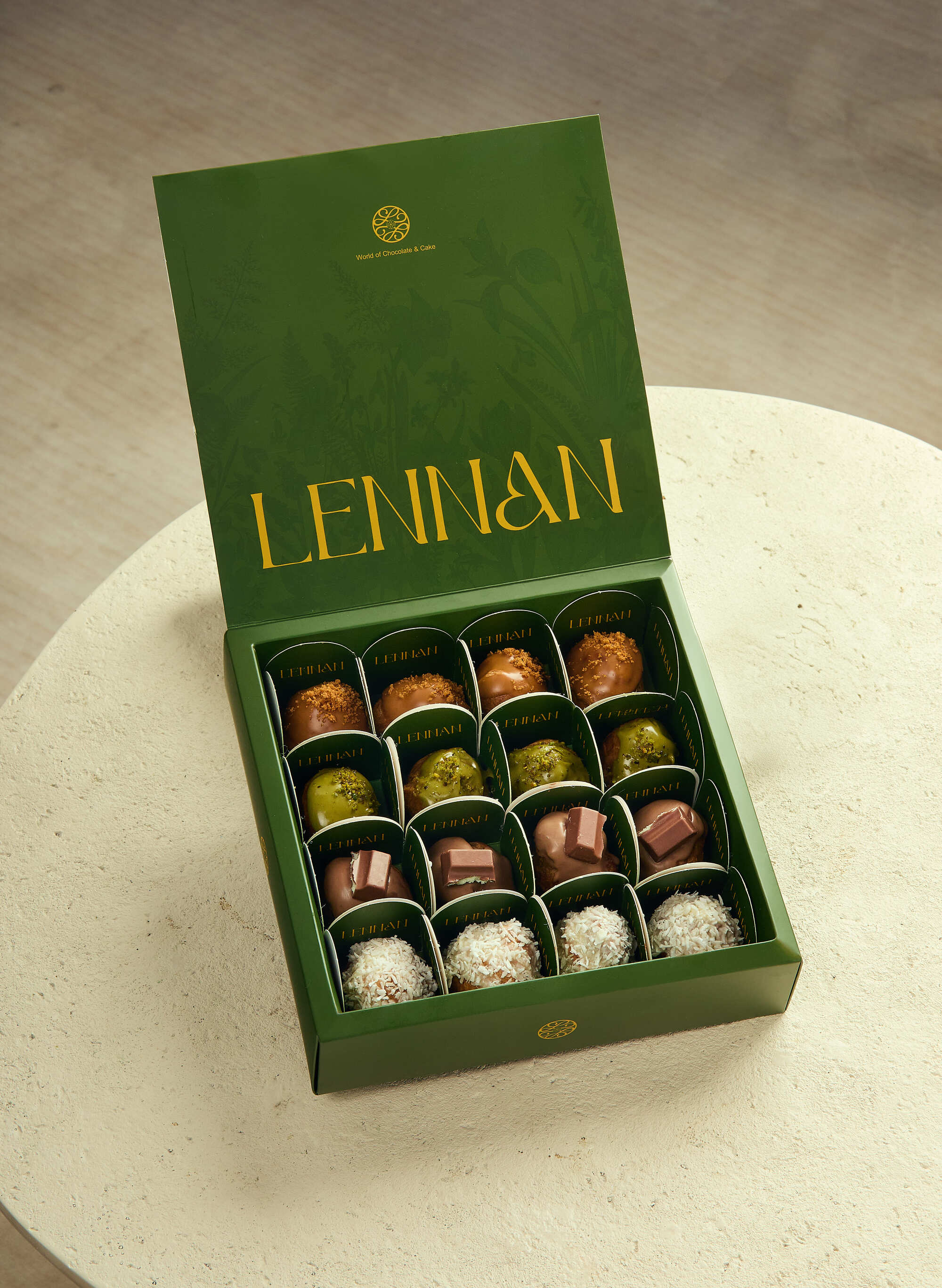 #2 Cream Puffs (Noon Khameie)