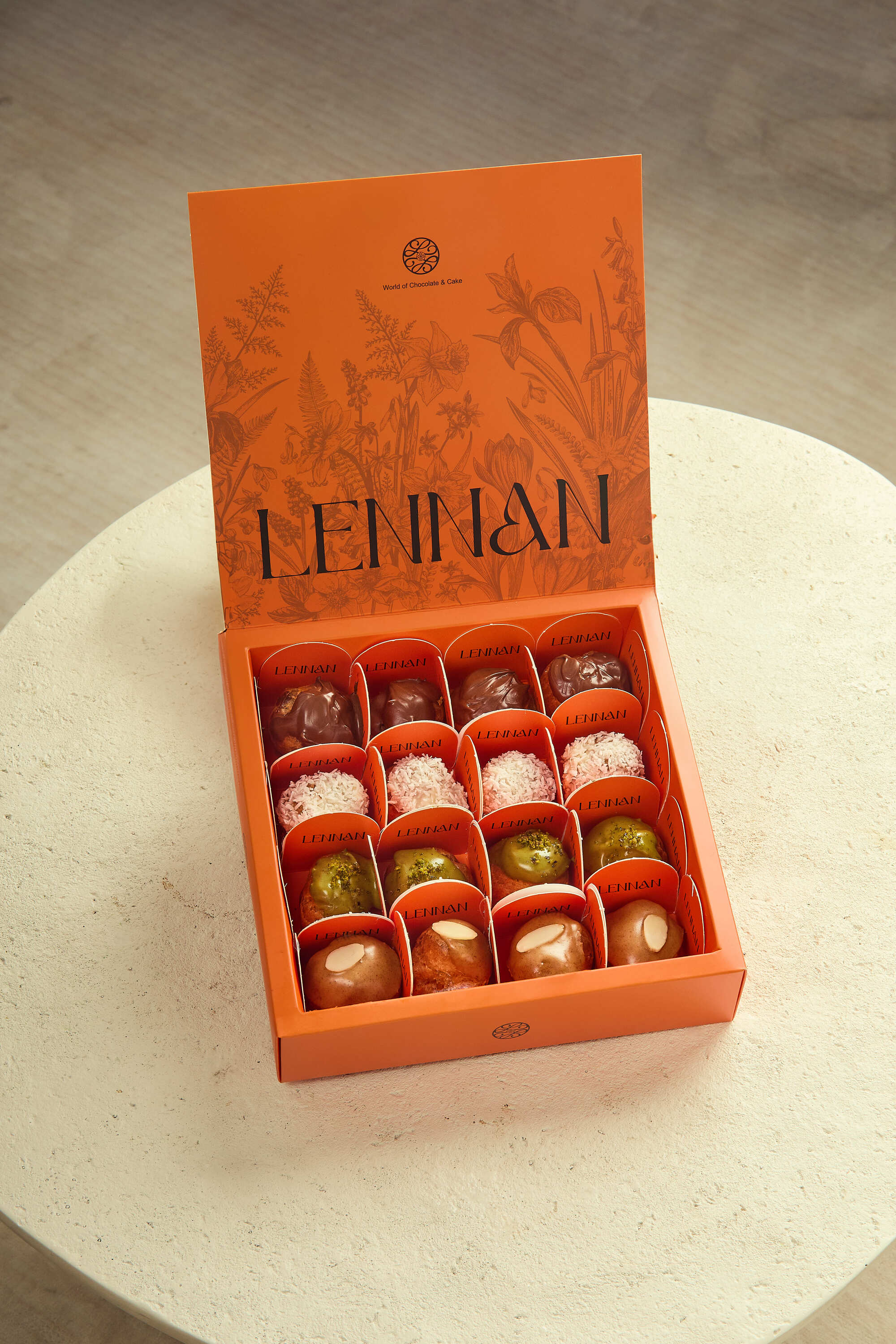 #1 Cream Puffs (Noon Khameie)