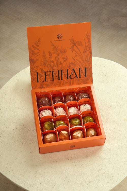 #1 Cream Puffs (Noon Khameie)